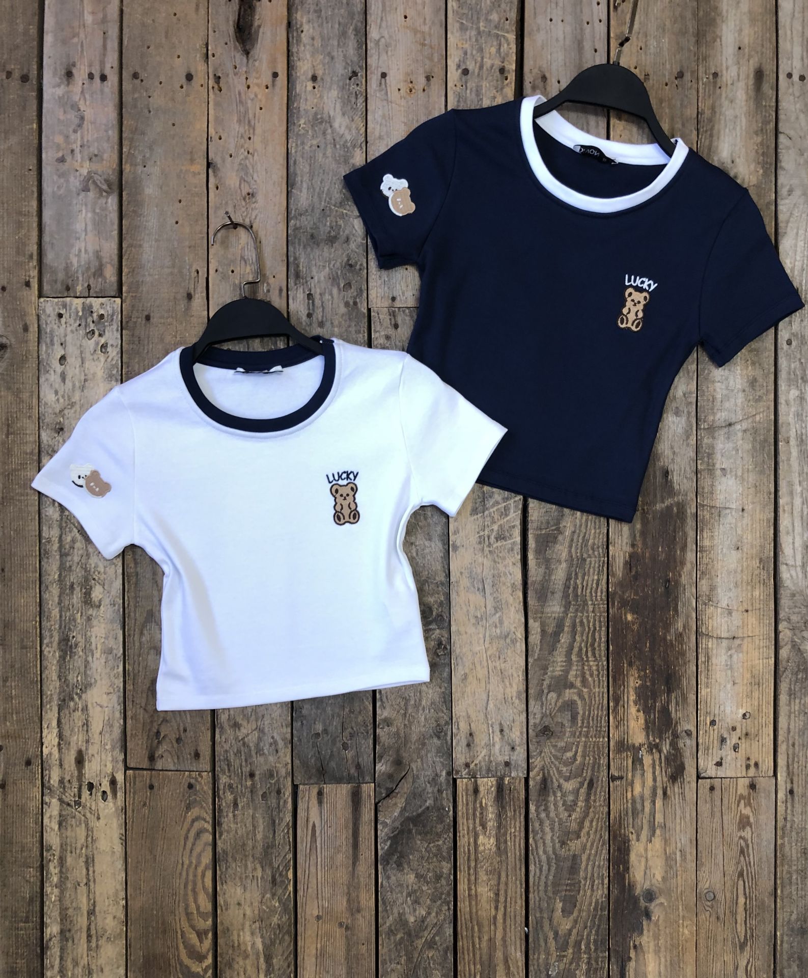 Lucky işlemeli Crop Bluz